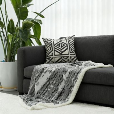 Rabbit Fur Patterned Double-Sided Fleece Throw Blanket – Ideal as an Air Conditioning Blanket or Shawl